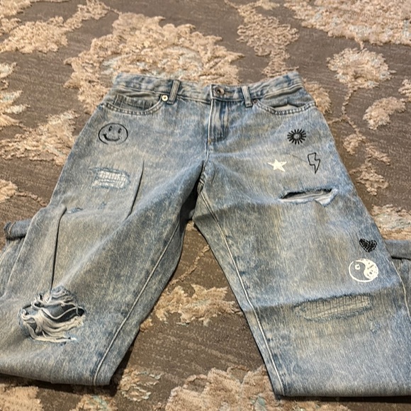 Trendy Light Wash Jeans with Patches - Picture 1 of 9